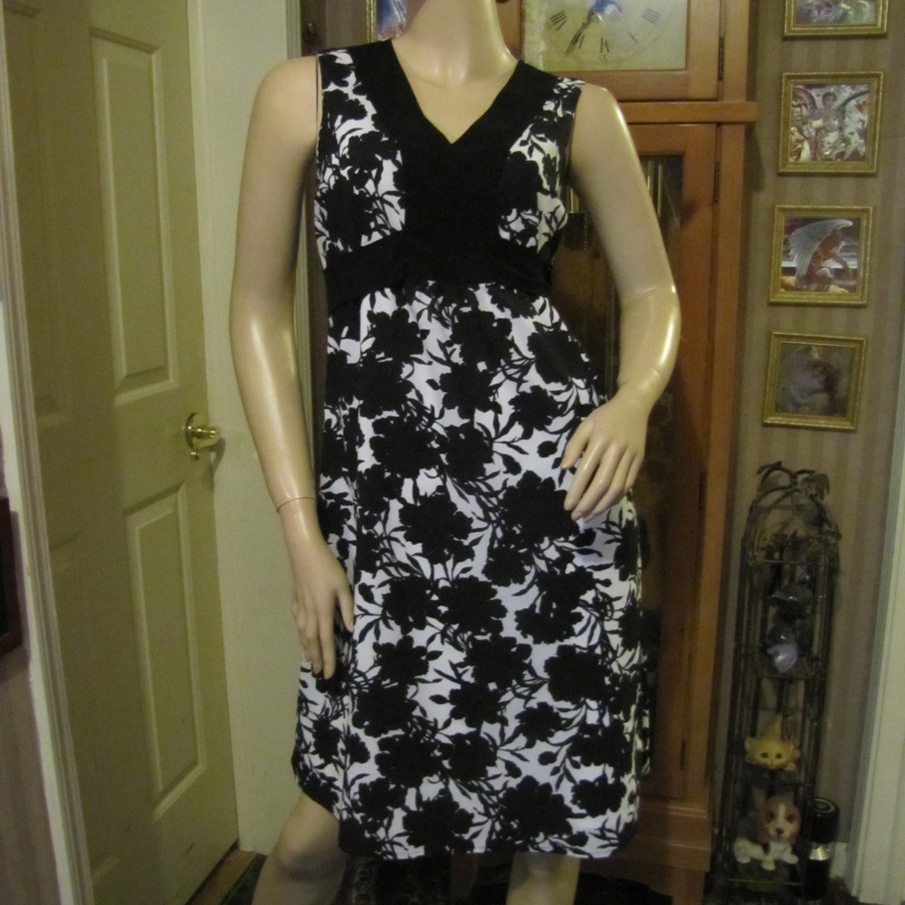 George by Mark Eisen Black & White Dress size 4